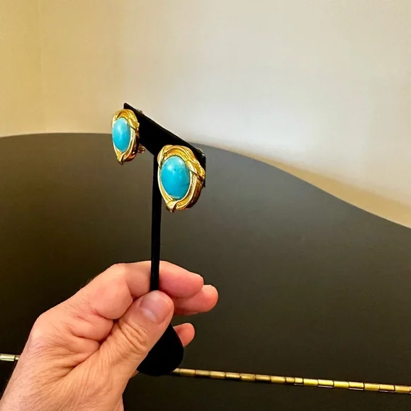 CHANEL 90’s VINTAGE RETRO ICONIC COUTURE LUXURY AUTHENTIC RUNWAY RARE EARRINGS - Picture 13 of 17